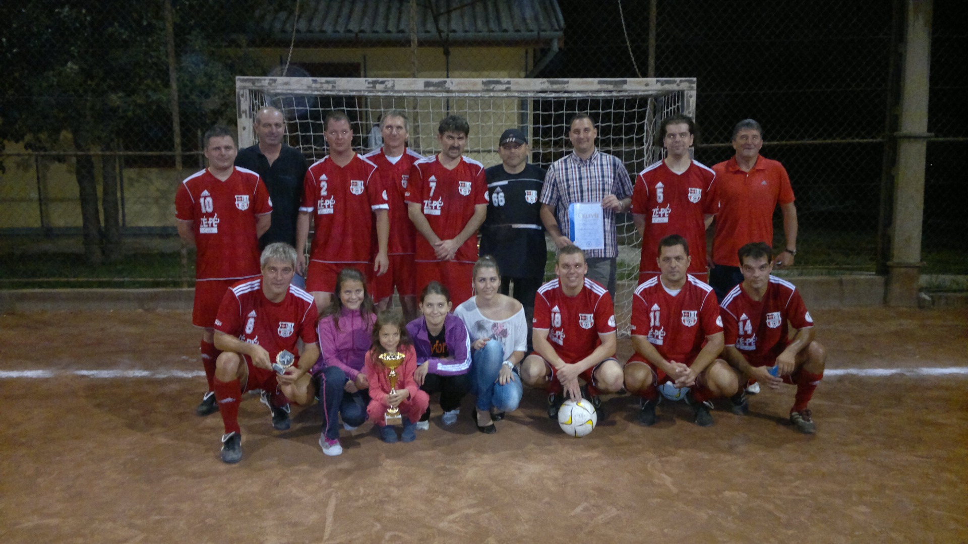 A 2012-es Békéscsabai 35 Éven Felüliek Esti Kupája 1. helyezett csapat